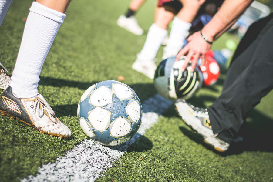 Knusperpakete inkl. Fußballsessel gewinnen